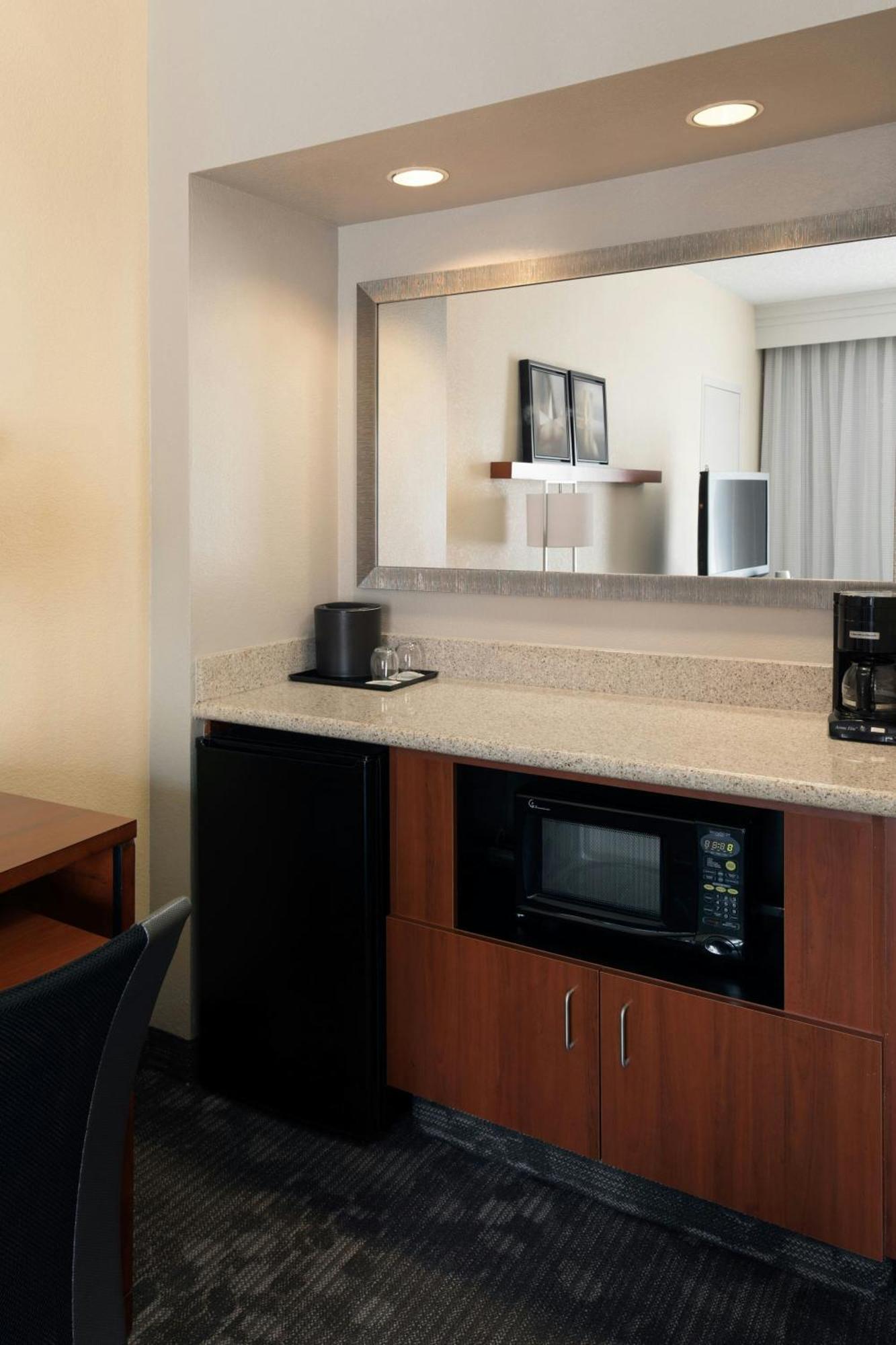 Courtyard By Marriott Denver Central Park エクステリア 写真