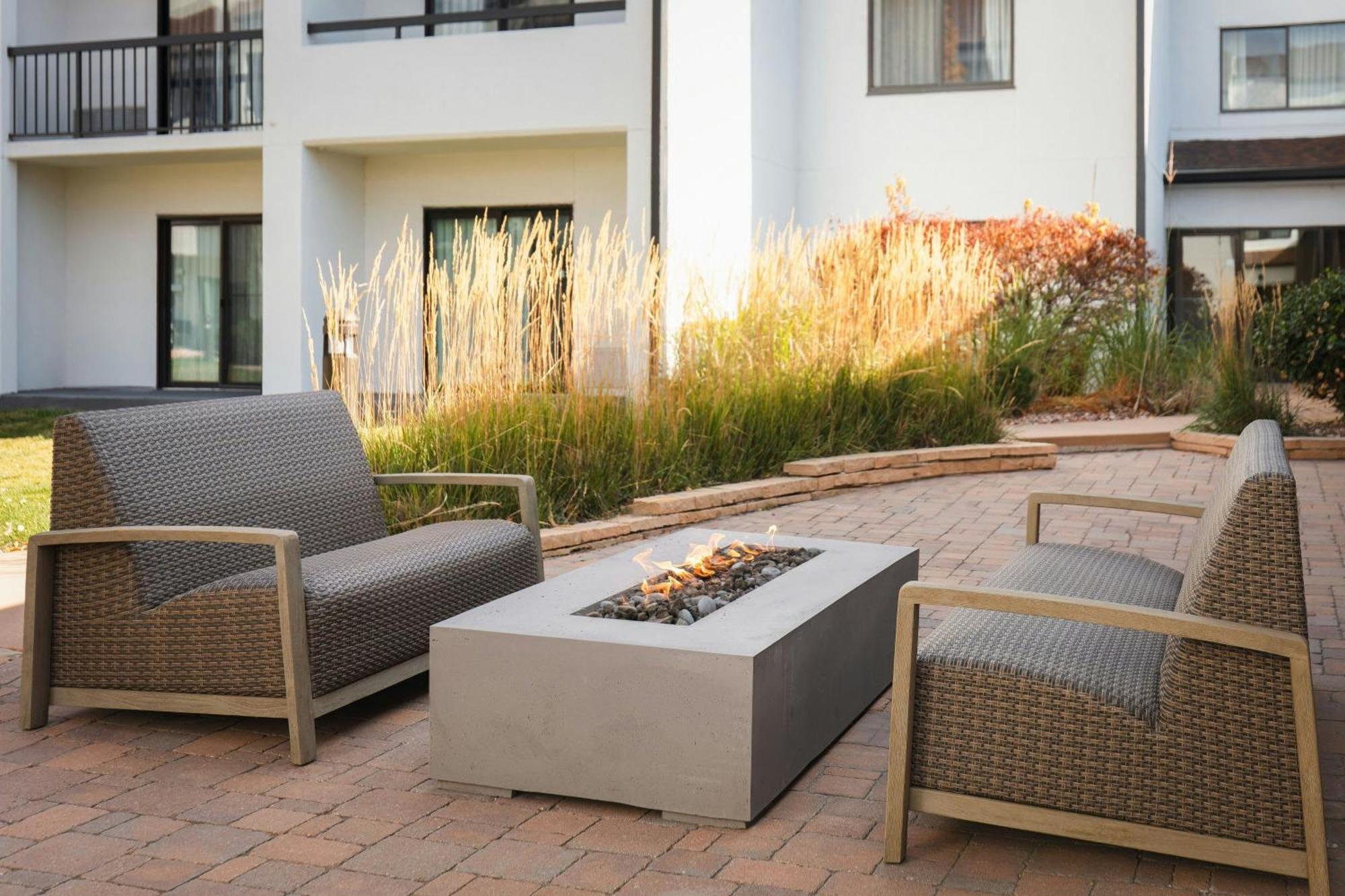 Courtyard By Marriott Denver Central Park エクステリア 写真